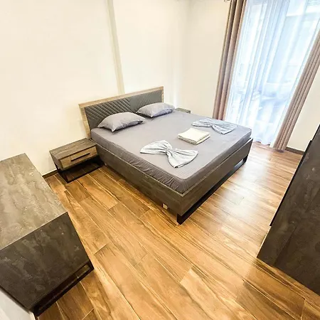 2 Bedroom 1248 דירה